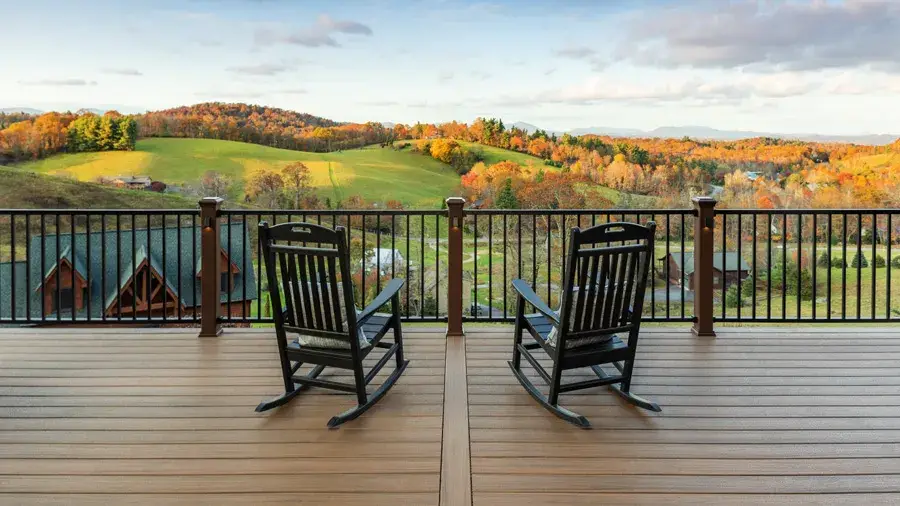 The Quick & Easy Guide To Prepping Your Deck For Winter